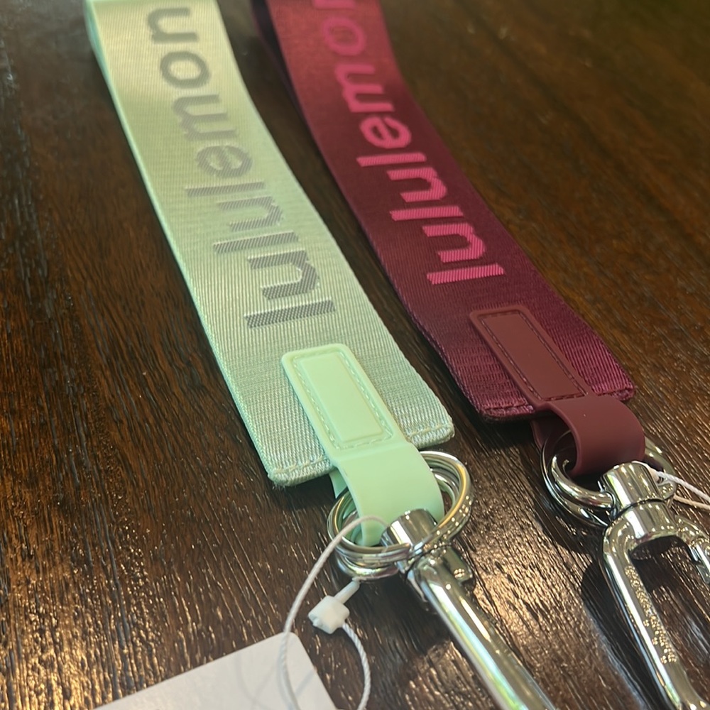 🩵🩷Lululemon Never Lost Keychain Bundle of 2!! Sonic Pink and Mint Moment!🩷🩵 - Picture 2 of 6